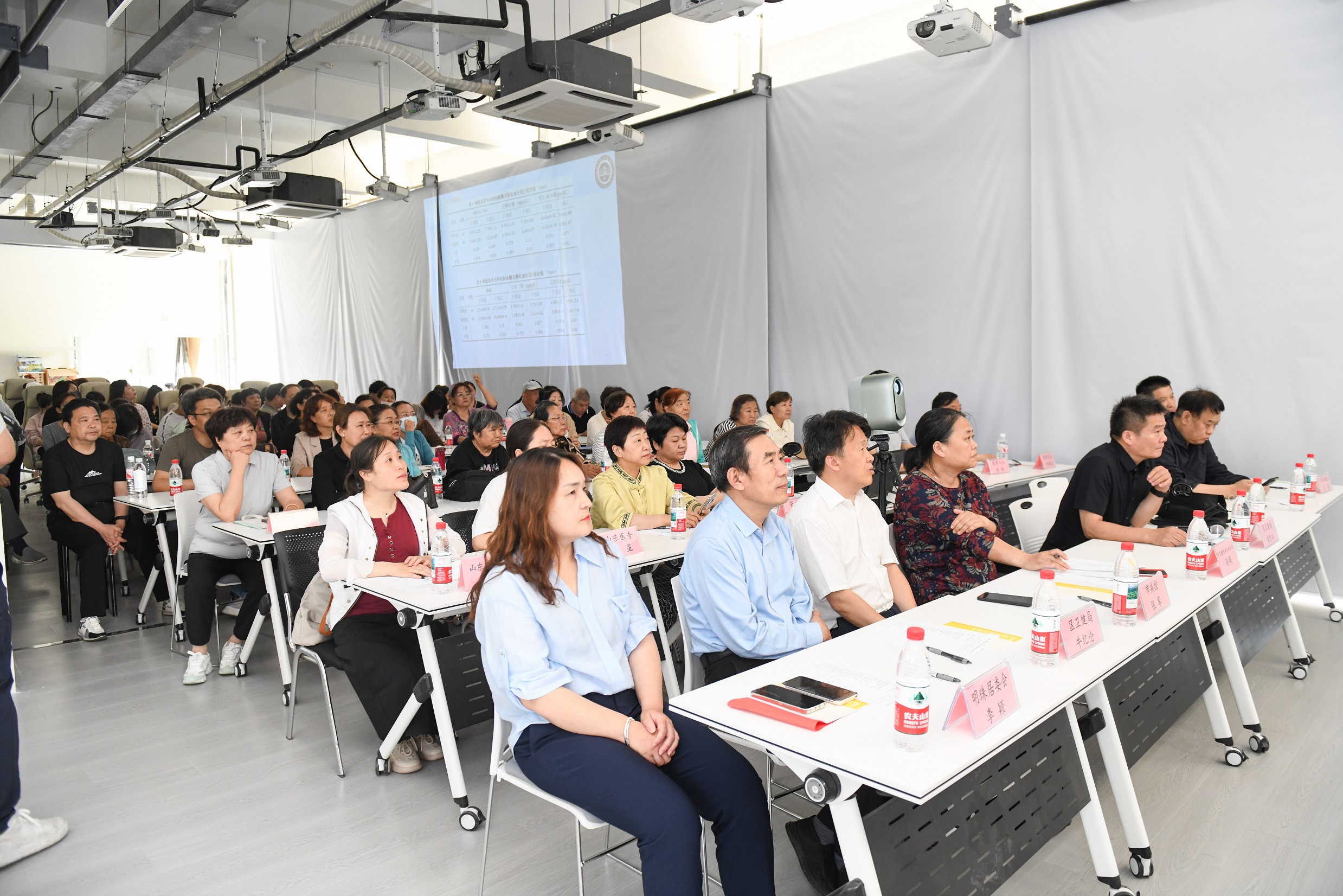 首次居民营养配餐培训会在明珠社区成功举行